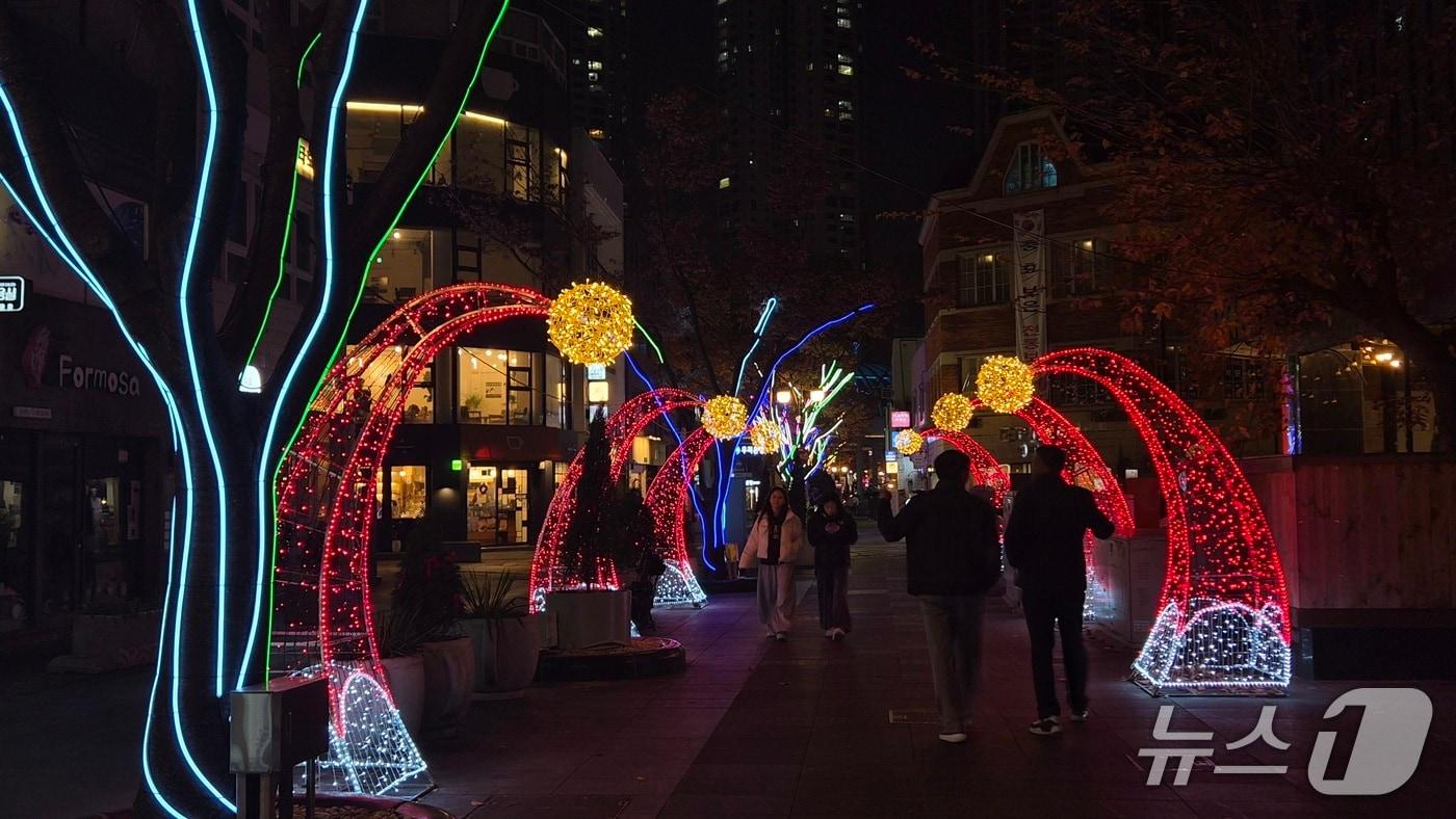 문화의거리 경관조명 전경.(울산 중구 제공. 재판매 및 DB금지)/뉴스1