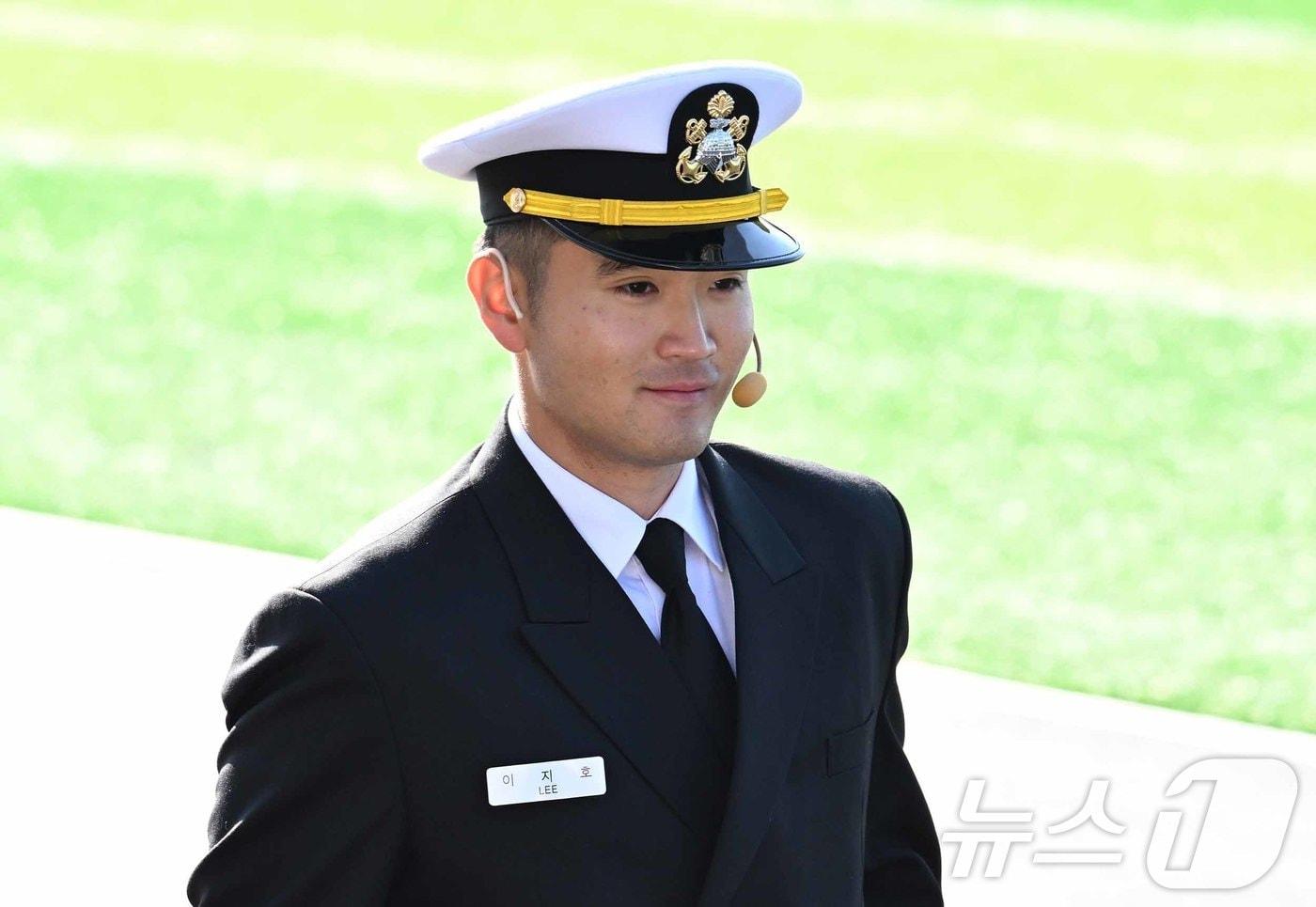 이재용 삼성전자 회장 장남 이지호 소위가 28일 오후 경남 창원시 진해구 해군사관학교에서 열린 &#39;제139기 해군사관후보생 임관식&#39;에 참석하고 있다. &#40;공동취재&#41; 2025.11.28/뉴스1 ⓒ News1 윤일지 기자