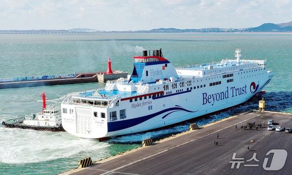본문 이미지 - 과거 인천~제주 항로에 투입됐던 비욘드 트러스트호 (인천항만공사 제공.재판매 및 DB금지)