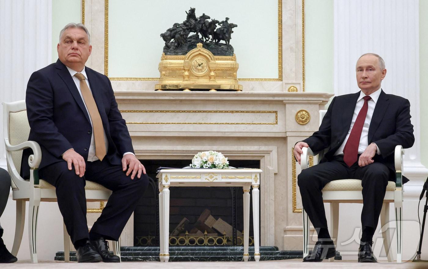 블라디미르 푸틴 러시아 대통령&#40;왼쪽&#41;과 빅토르 오르반 헝가리 총리&#40;오른쪽&#41;가 28일&#40;현지시간&#41; 러시아 모스크바에서 정상회담을 하고 있다. ⓒ 로이터=뉴스1 ⓒ News1 이창규 기자