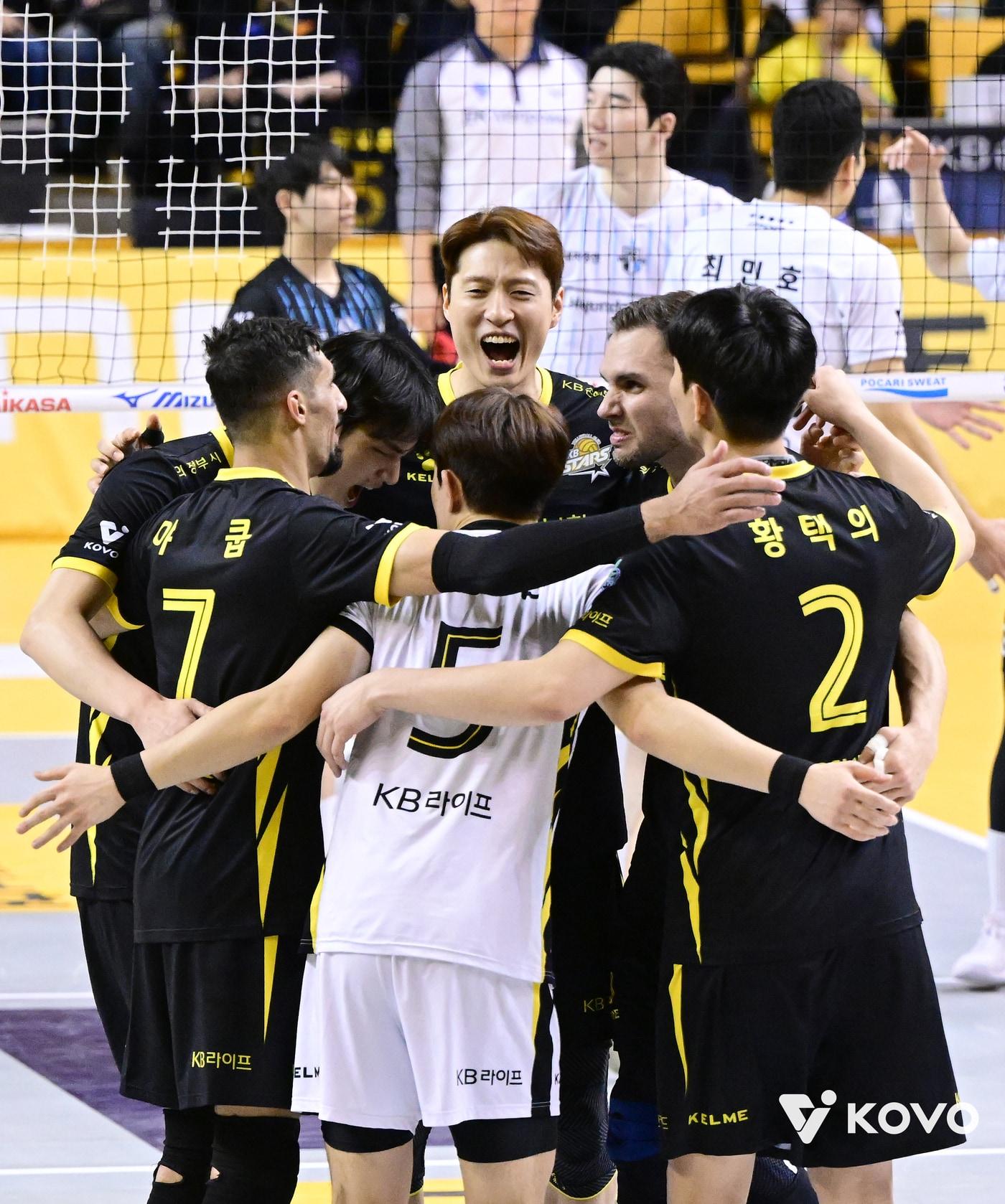 본문 이미지 - KB손해보험이 현대캐피탈을 꺾고 2위를 수성했다. &#40;KOVO 제공&#41;