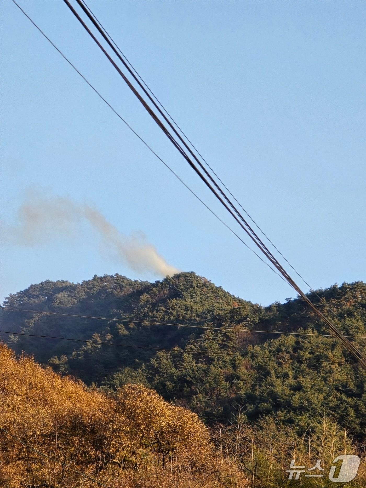 본문 이미지 - 순창군 동계면 내령리 야산에서 불이 나 산림당국이 진화에 나서고 있다.(산림청 제공. 재판매 및 DB금지)