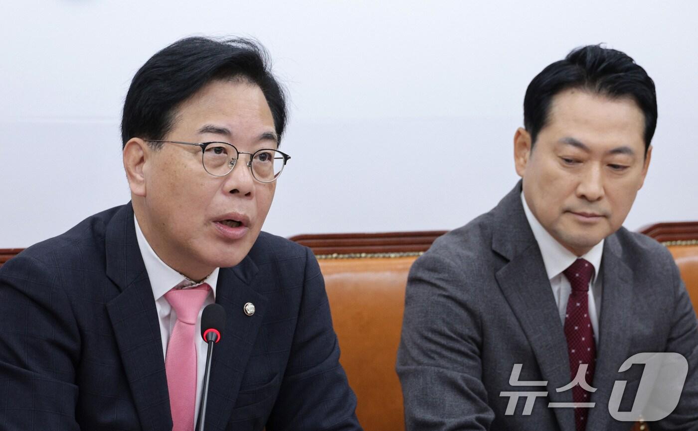 송언석 국민의힘 원내대표가 3일 서울 여의도 국회에서 열린 최고위원회의에서 발언하고 있다. 2025.11.3/뉴스1 ⓒ News1 신웅수 기자