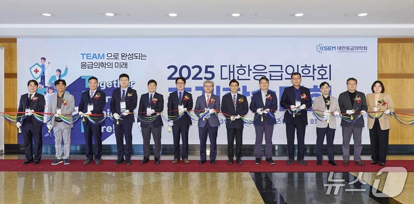 대한응급의학회는 지난달 30~31일 스위스그랜드호텔 서울에서 2025년도 추계학술대회와 총회를 개최했다.&#40;대한응급의학회 제공&#41;