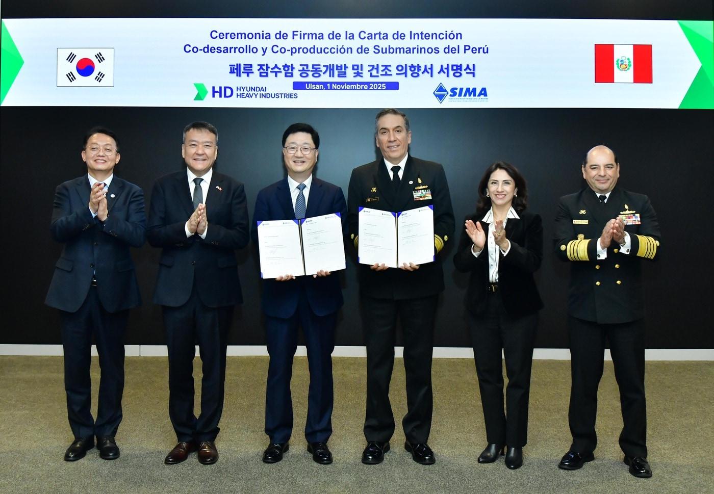 HD현대중공업은 최근 울산 본사에서 페루 국영 시마&#40;SIMA&#41; 조선소와 &#39;페루 잠수함 공동개발 및 건조 의향서&#39;&#40;LOI&#41;를 체결했다고 3일 밝혔다. 사진 왼쪽부터 박용열 HD현대중공업 부사장, 방극철 방위사업청 기반전력사업본부장, 주원호 HD현대중공업 함정·중형선사업부 사장, 루이스 실바&#40;Luis Richard Silva L&oacute;pez&#41; SIMA 조선소 사장, 테레사 메라&#40;Teresa Stella Mera G&oacute;mez&#41; 페루 무역관광부 장관, 브라보 데 루에다&#40;Javier Bravo de Rueda Delgado&#41; 페루 해군사령관. &#40;HD현대 제공&#41;