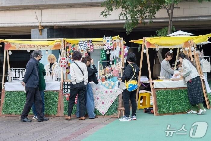 본문 이미지 - 지난 1일 열린 ‘2025 금정구 소상공인 상생마켓’ (금정구 제공. 재판매 및 DB금지)