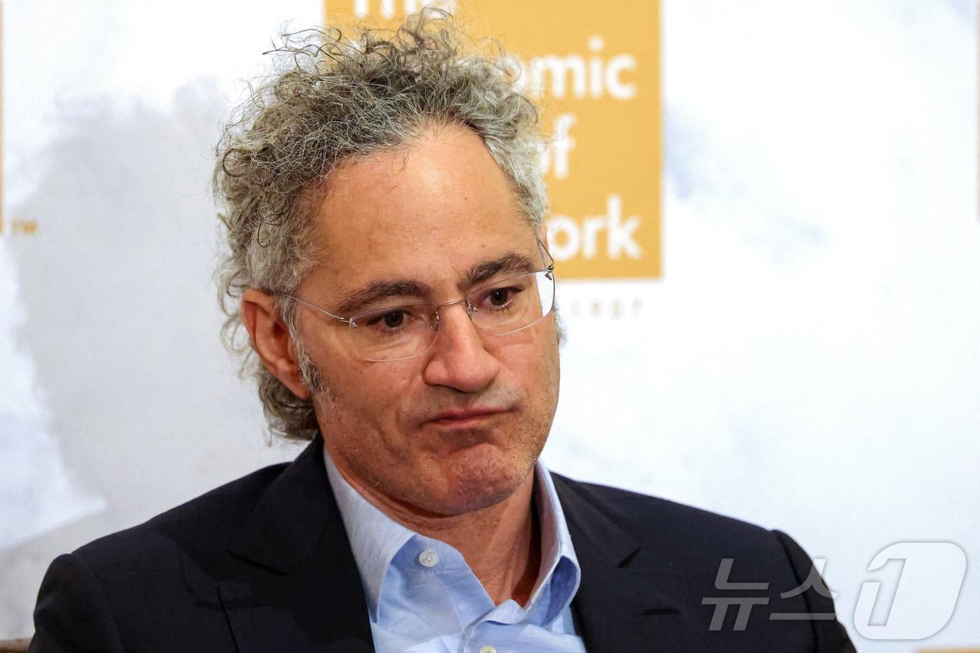 알렉스 카프 팔란티어 CEO가 뉴욕 이코노믹 클럽에서 연설하고 있다. ⓒ 로이터=뉴스1 ⓒ News1 박형기 기자