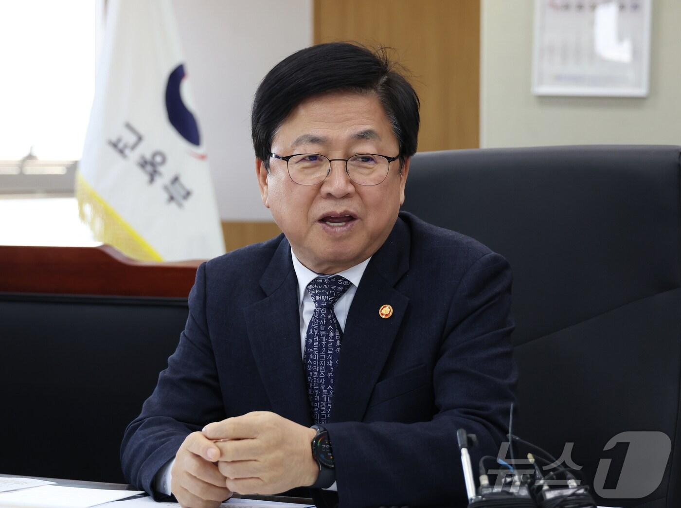 본문 이미지 - 최교진 교육부 장관.&#40;교육부 제공. 재판매 및 DB금지&#41; 2025.11.3/뉴스1