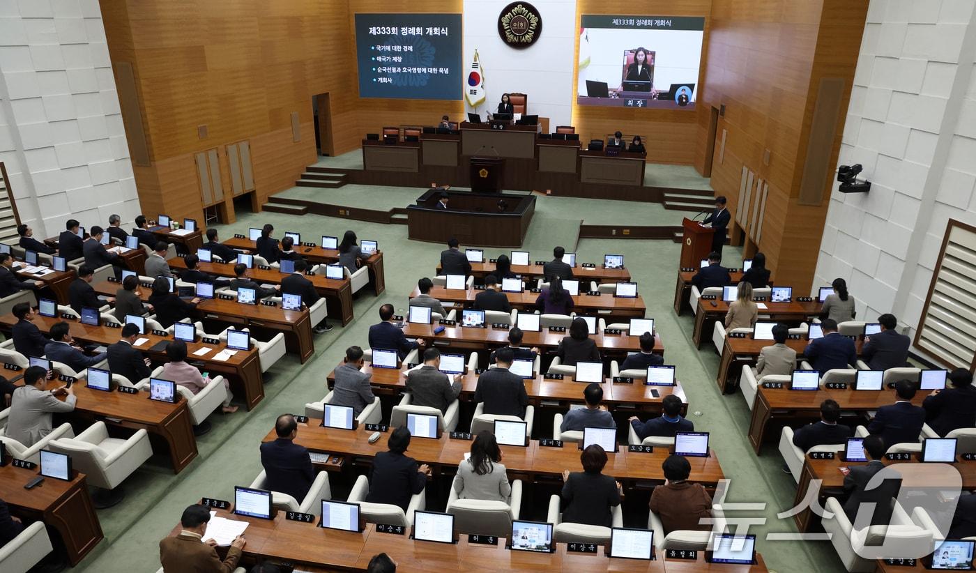 최호정 서울시의회 의장이 3일 오후 서울 중구 시의회 본회의장에서 열린 제333회 정례회 1차 본회의 개회식에서 개회사를 하고 있다. 2025.11.3/뉴스1 ⓒ News1 김명섭 기자