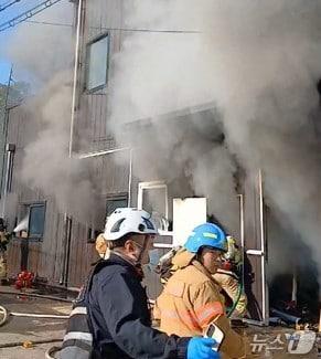 본문 이미지 - 화재현장&#40;인천소방본부 제공.재판매 및 DB금지&#41;