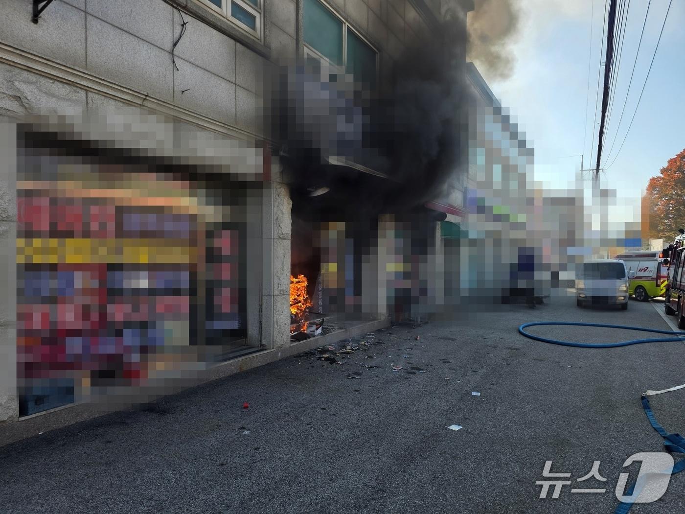 본문 이미지 - 화재 현장. &#40;경기도소방재난본부 제공. 재판매 및 DB 금지&#41; 2025.11.3/뉴스1