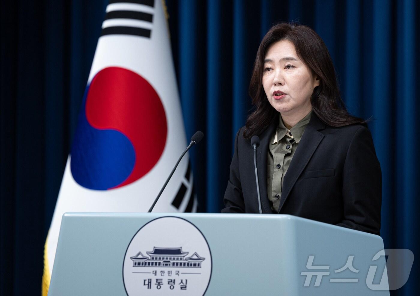 강유정 대통령실 대변인이 3일 서울 용산 대통령실 청사에서 인사 관련 브리핑을 하고 있다. 2025.11.3/뉴스1 ⓒ News1 이재명 기자