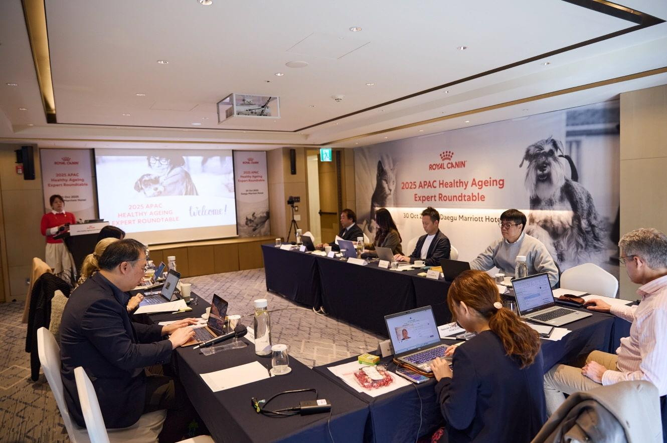 본문 이미지 - 로얄캐닌은 최근 대구에서 &#39;반려동물의 건강한 노화를 위한 아시아태평양 수의사 좌담회&#39;를 개최했다&#40;로얄캐닌 제공&#41;. ⓒ 뉴스1