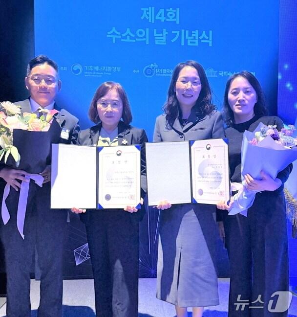 본문 이미지 - 전주시가 3일 서울에서 열린 '제4회 수소의 날 기념식'에서 기후에너지환경부 장관 표창을 수상했다. (전주시 제공, 재판매 및 DB 금지)/뉴스1