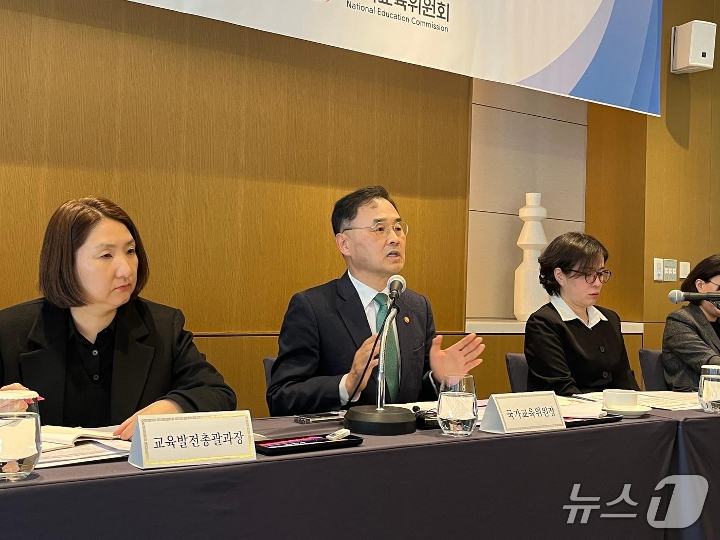 본문 이미지 - 차정인 국가교육위원회 위원장이 3일 코트야드 바이 메리어트 세종에서 열린 취임 후 첫 기자간담회에서 질의에 답하고 있다.