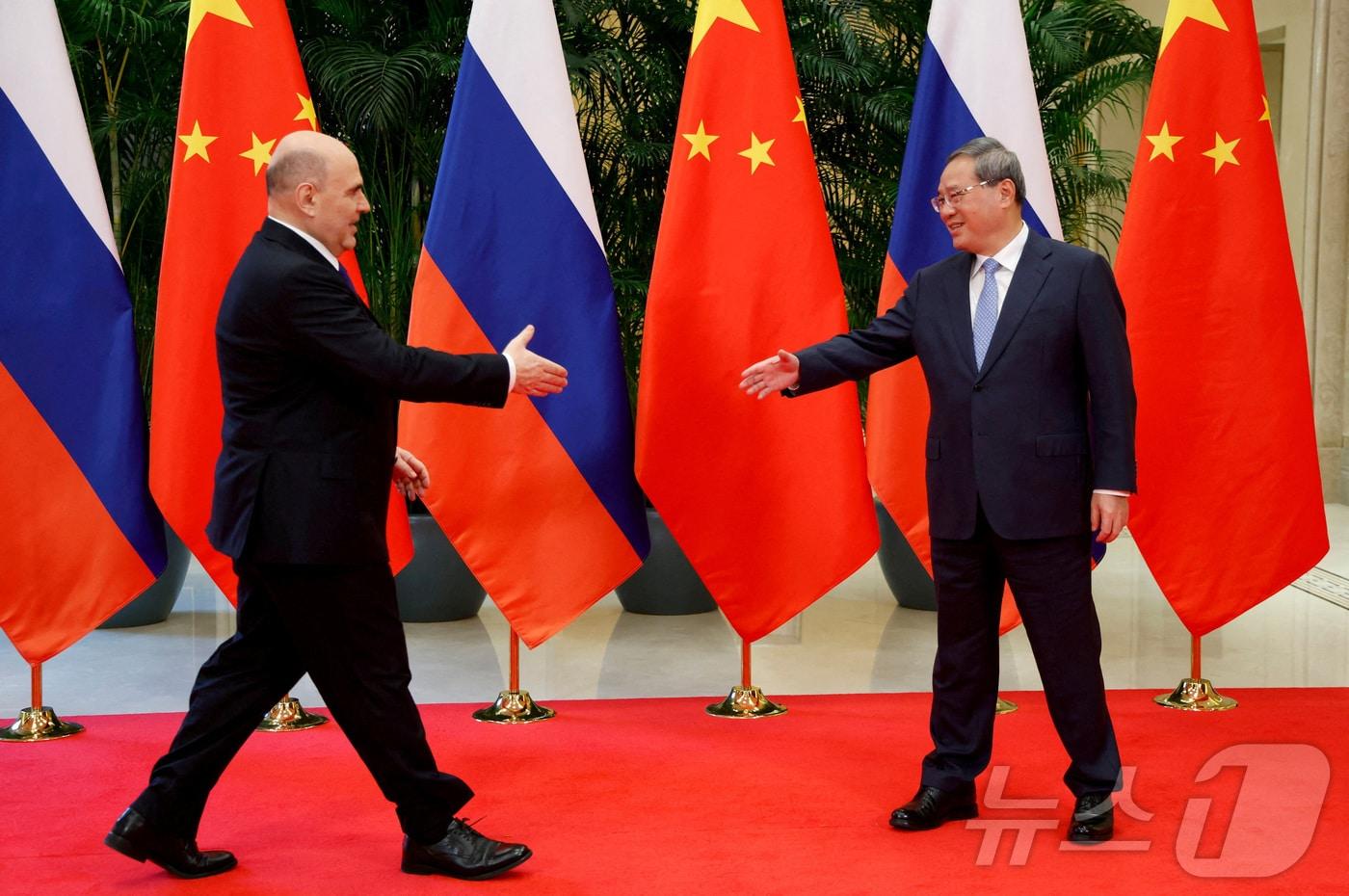 미하일 미슈스틴 러시아 총리와 리창 중국 국무원 총리. 2025.11.03 ⓒ 로이터=뉴스1 ⓒ News1 이지예 객원기자