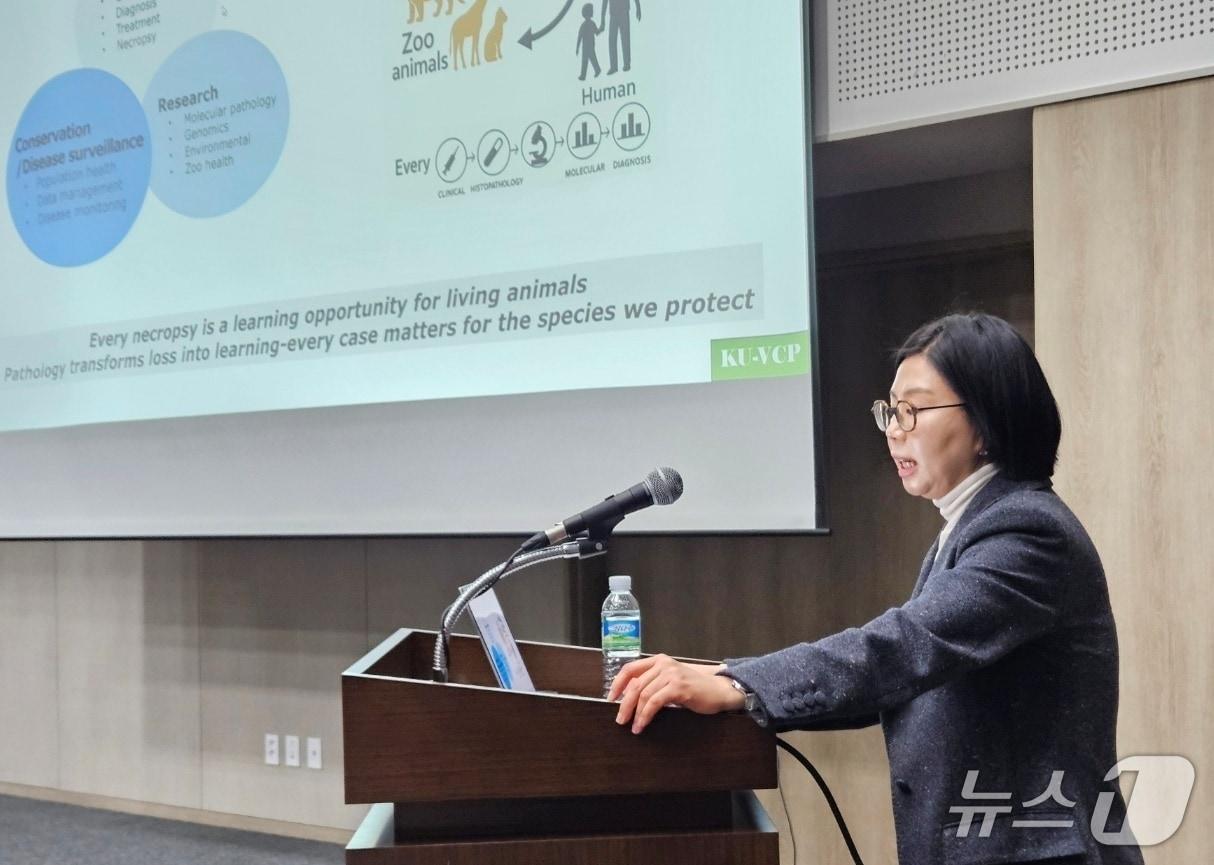 본문 이미지 - 한국동물원·수족관수의사회 학술세미나가 24일 청주오스코에서 열렸다(수의사회 제공). ⓒ 뉴스1