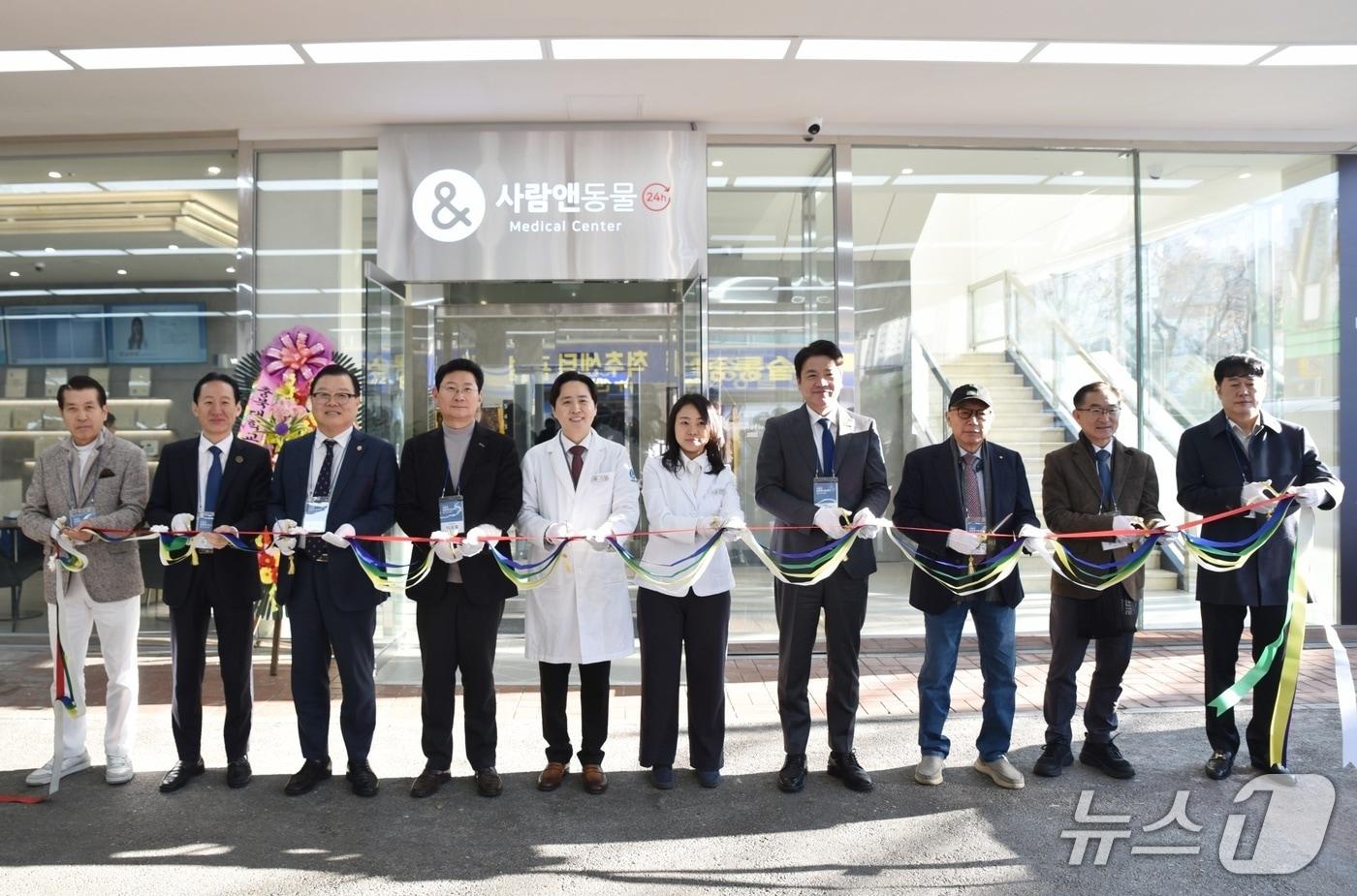 사람앤동물메디컬센터는 28일 용인 신사옥 확전 이전식을 개최했다(동물병원 제공). ⓒ 뉴스1