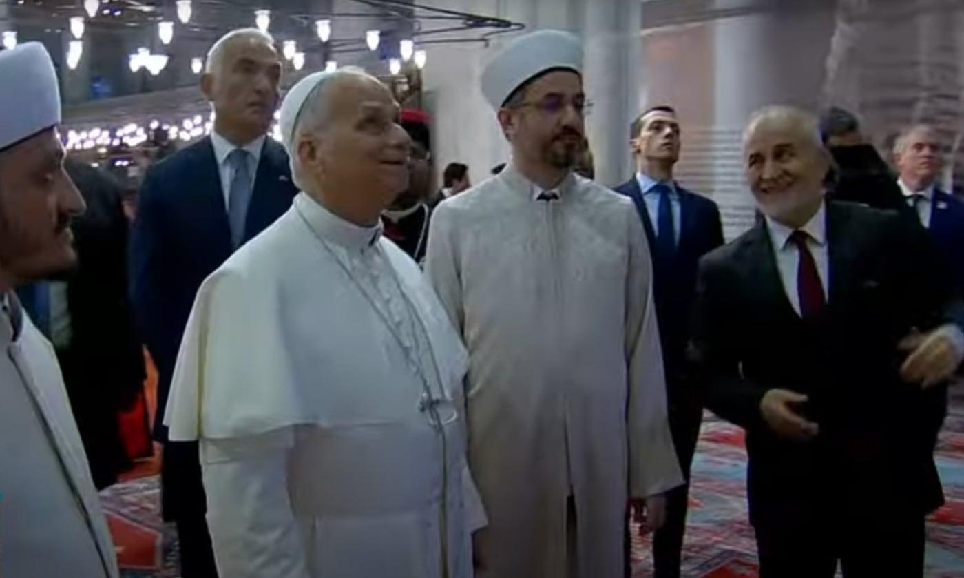 블루 모스크를 방문한 교황 레오14세. 바티칸뉴스 영상 캡처. 2025.11.29