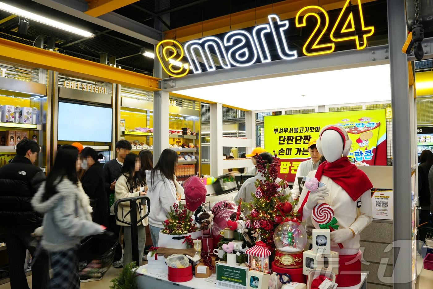 본문 이미지 -  이마트24 플래그십스토어 '트렌드랩 성수점’.(이마트24 제공. 재판매 및 DB금지) 사진은 기사 내용과 무관함 2025.11.30 ⓒ 뉴스1