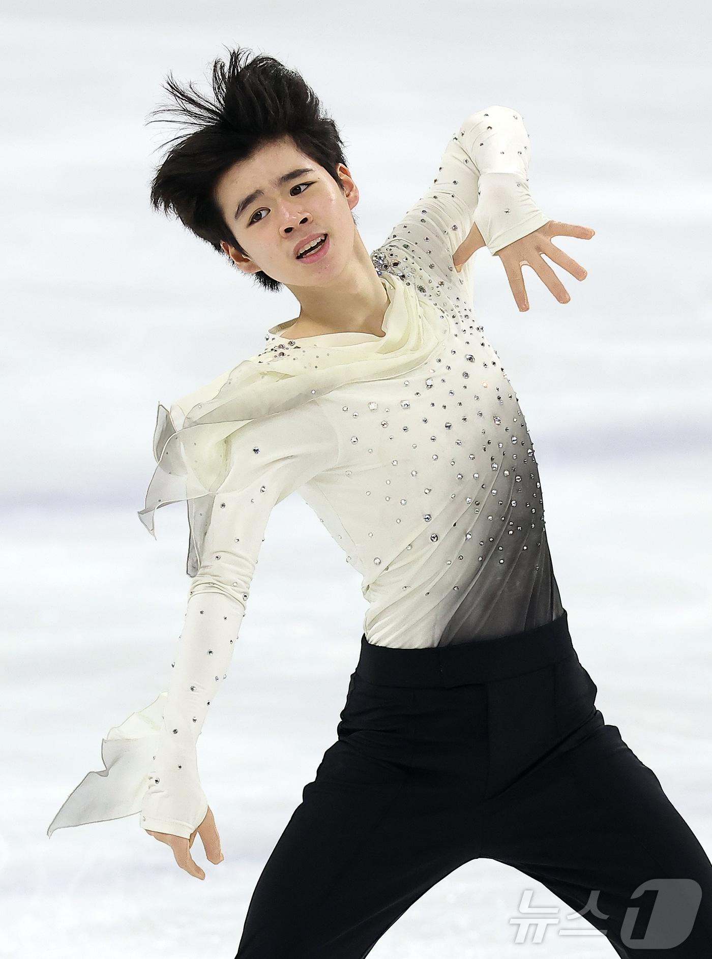 본문 이미지 - 서민규&#40;경신고등학교&#41;가 30일 서울 양천구 목동아이스링크에서 열린 2025 KB금융 전국남녀 피겨스케이팅 회장배 랭킹대회 남자 싱글 프리 프로그램 연기를 펼치고 있다. 2025.11.30/뉴스1 ⓒ News1 김진환 기자