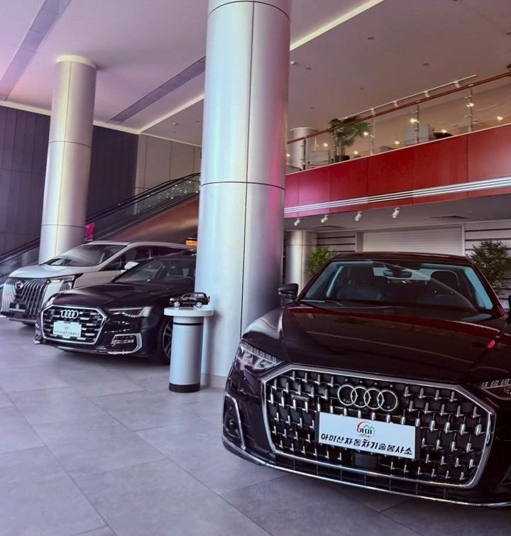 본문 이미지 - 북한 평양 아미산자동차기술봉사소에 전시된 아우디 차량. &#40;중국 SNS &#39;샤오홍슈&#39; 갈무리&#41;