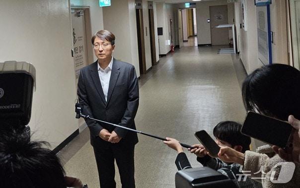 본문 이미지 - 박대준 쿠팡 대표가 30일 오후 4시 정부서울청사본관에 출석했다.ⓒ 뉴스1/김진희 기자.