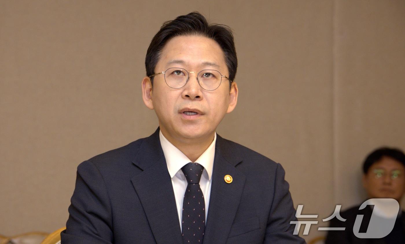 배경훈 부총리 겸 과학기술정보통신부 장관이 30일 오후 서울 종로구 정부서울청사에서 열린 쿠팡 개인정보 유출 관련 긴급 관계부처 장관회의에서 모두발언하고 있다. &#40;공동취재&#41; 2025.11.30/뉴스1 ⓒ News1 장수영 기자