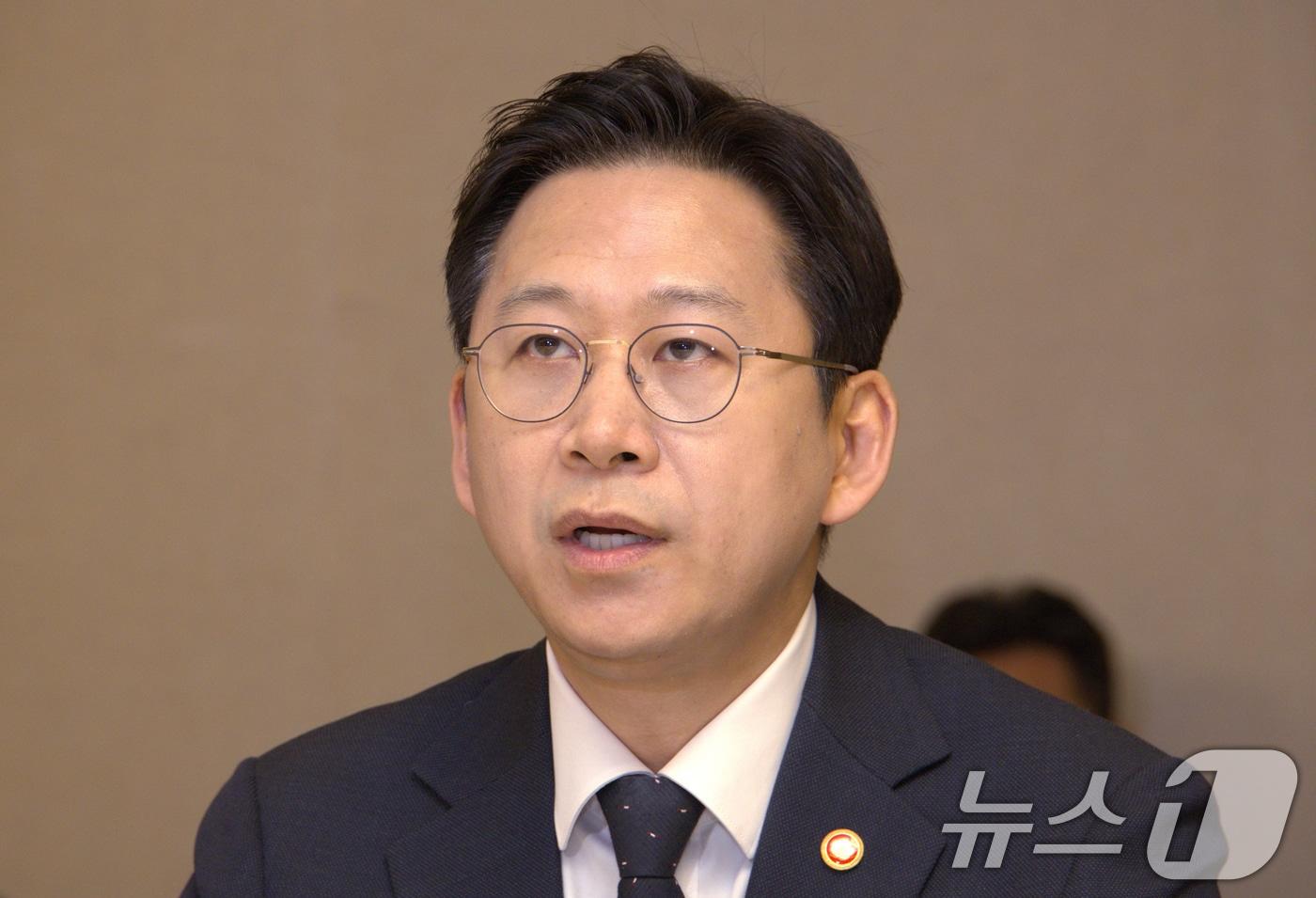 배경훈 부총리 겸 과학기술정보통신부 장관이 30일 오후 서울 종로구 정부서울청사에서 열린 쿠팡 개인정보 유출 관련 긴급 관계부처 장관회의에서 모두발언하고 있다. &#40;공동취재&#41; 2025.11.30/뉴스1 ⓒ News1 장수영 기자