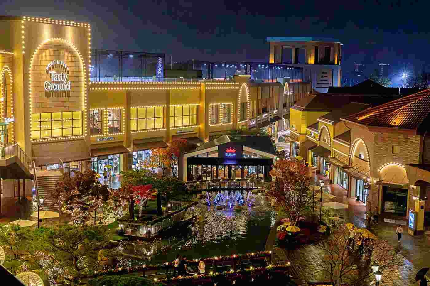 롯데아울렛은 12월 5일부터 7일까지 올해 마지막 세일 행사인 &#39;더 블랙위크&#39;를 선보인다.&#40;롯데백화점제공&#41;