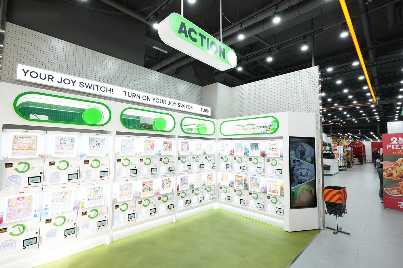 뉴웨이브 명동점 내 &#39;가챠존&#39;&#40;세븐일레븐 제공&#41;..jpg