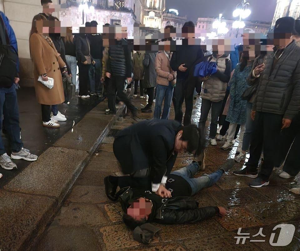 본문 이미지 - 이탈리아 밀라노 두오모광장에서 심정지 환자를 살린 윤제헌 씨.&#40;윤제헌 씨 동생 제공&#41;