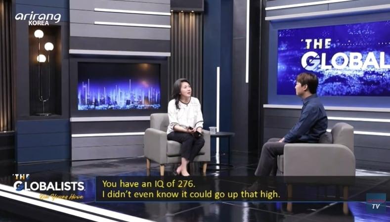&#34;당신 IQ는 276이라고 알고 있습니다. 어떻게 그렇게 높은 수치가 나올 수 있는거죠? 그런 수치가 있다는 것도 처음 알게됐습니다&#34; 놀라는 진행자. 출처=아리랑TV 코리아