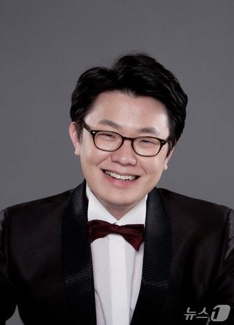 본문 이미지 - '제8회 남구만 신인문학상' 수상자 김태영 시인.(용인시 제공)