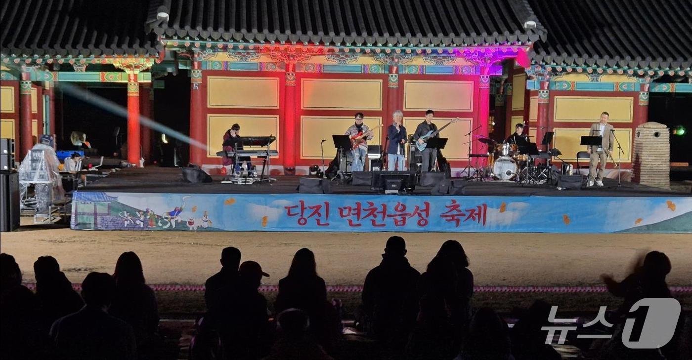 1일차 최백호의 낭만 콘서트 모습(당진시 제공. 재판매 및 DB금지)2025.11.4/뉴스1