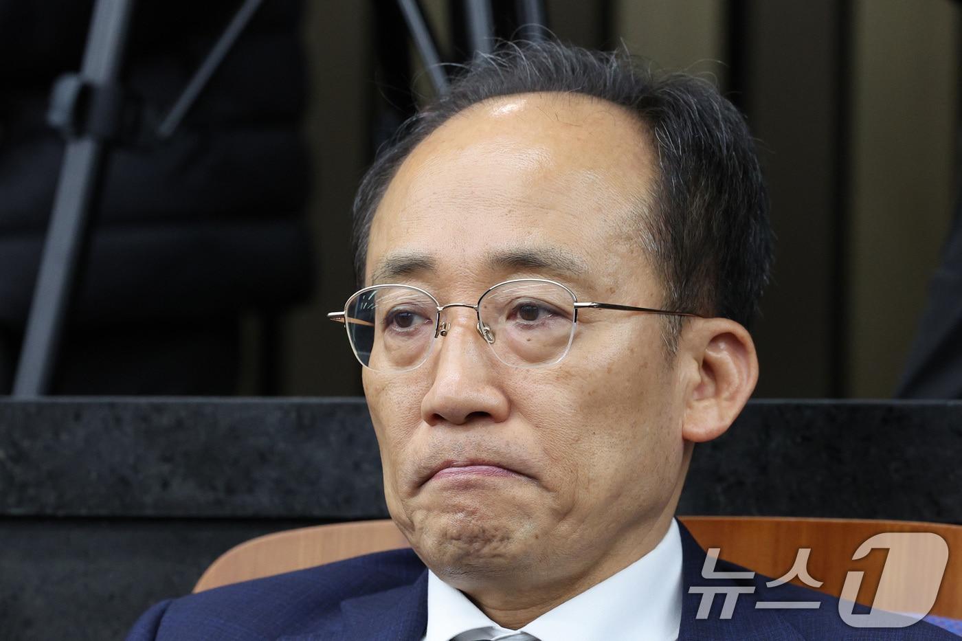 구속영장이 청구된 추경호 국민의힘 의원이 지난 4일 서울 여의도 국회에서 열린 의원총회에서 참석하고 있다. 2025.11.4/뉴스1 ⓒ News1 신웅수 기자