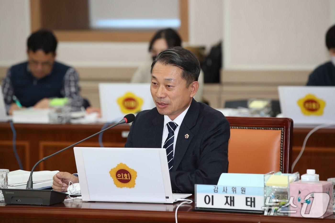 이재태 전남도의원이 전남도교육청 행정사무감사에서 질의하고 있다.&#40;전남도의회 제공, 재판매 및 DB 금지&#41;/뉴스1 