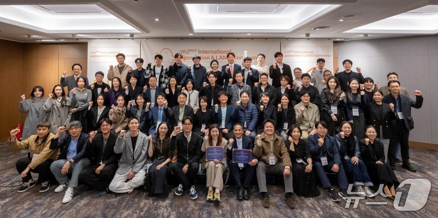 지방흡입 특화 의료기관 365mc는 국내외 원장단이 참석한 가운데 지난 2일 그랜드 머큐어 임파리얼 팰리스 서울 강남에서 &#39;365mc International Liposuction & LAMS Conference&#40;국제 지방흡입·람스 컨퍼런스&#41;&#39;를 진행했다고 4일 밝혔다.&#40;365mc 제공&#41;
