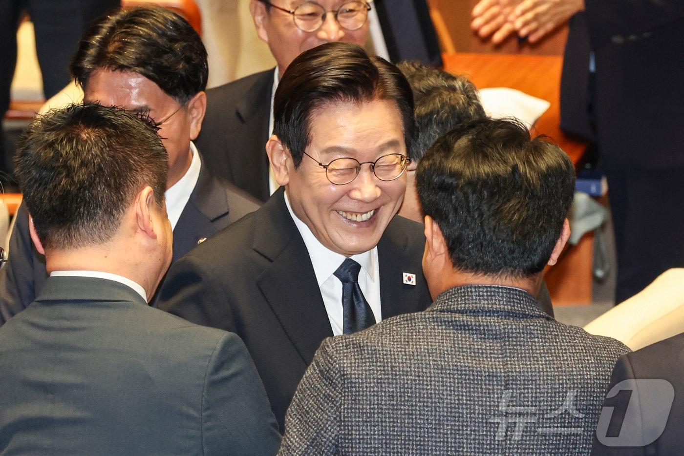 이재명 대통령이 4일 서울 국회 본회의장에서 2026년도 정부 예산안에 대한 시정연설을 마친 뒤 퇴장하고 있다. 2025.11.4/뉴스1 ⓒ News1 국회사진기자단