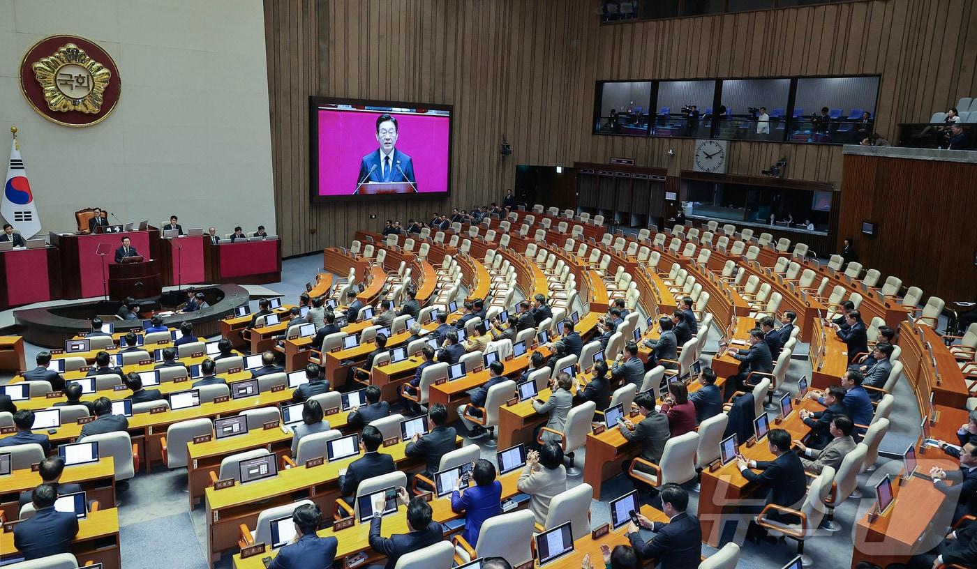 이재명 대통령이 4일 오전 국회 본회의장에서 열린 제11차 본회의에서 내년도 예산안 관련 시정연설을 하고 있다. 20251104 2025.11.4/뉴스1 ⓒ News1 국회사진기자단