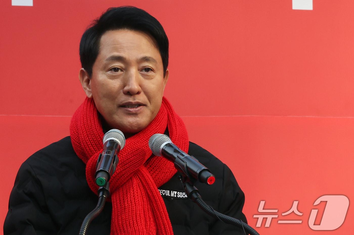 오세훈 서울시장이 지난 4일 오전 서울 청계광장에서 열린 &#39;2025 굿피플 사랑의 희망박스 박싱데이&#39;에서 축사를 하고 있다. 2025.11.4/뉴스1 ⓒ News1 황기선 기자