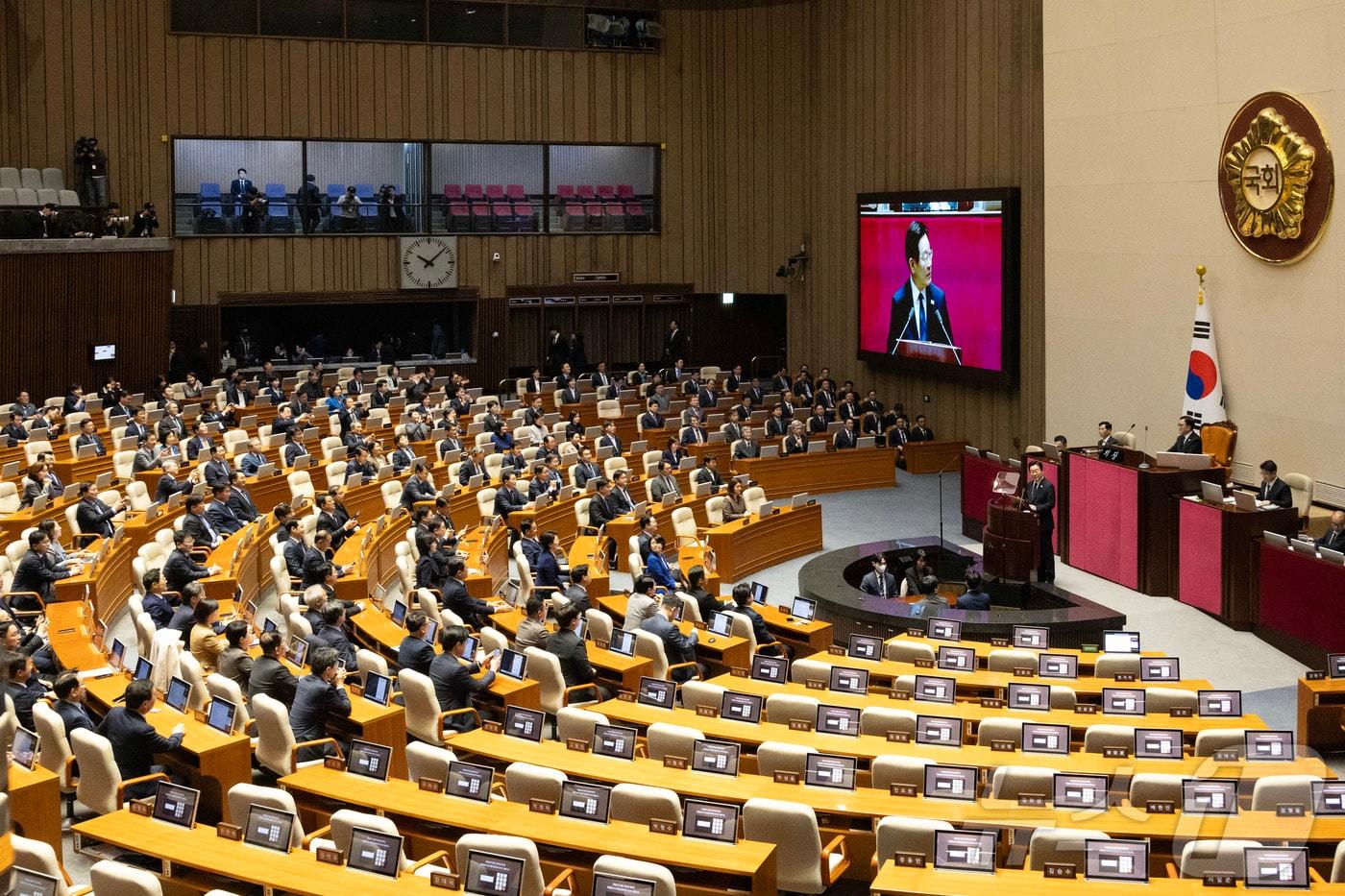 이재명 대통령이 4일 서울 여의도 국회의사당 본회의장에서 내년도 정부 예산안에 대한 시정연설을 하는 가운데 국민의힘 의원들의 자리가 비어 있다. ⓒ News1 국회사진기자단