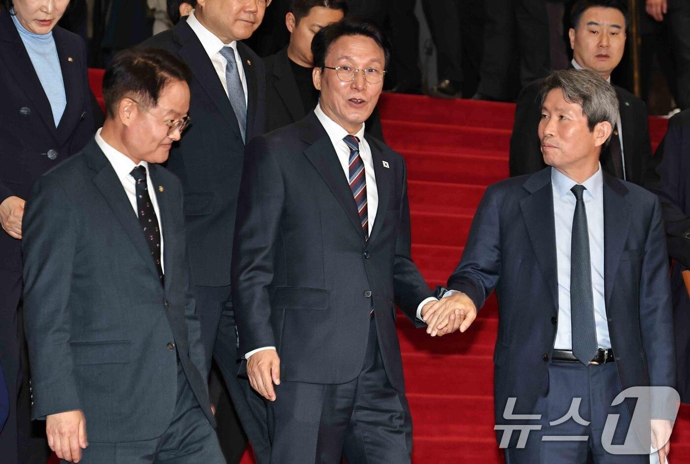 김민석 국무총리가 4일 서울 여의도 국회에서 열린 2026년도 예산안 및 기금운용계획안에 대한 정부의 시정연설이 끝나자 회의장을 나서고 있다. 2025.11.4/뉴스1 ⓒ News1 국회사진기자단