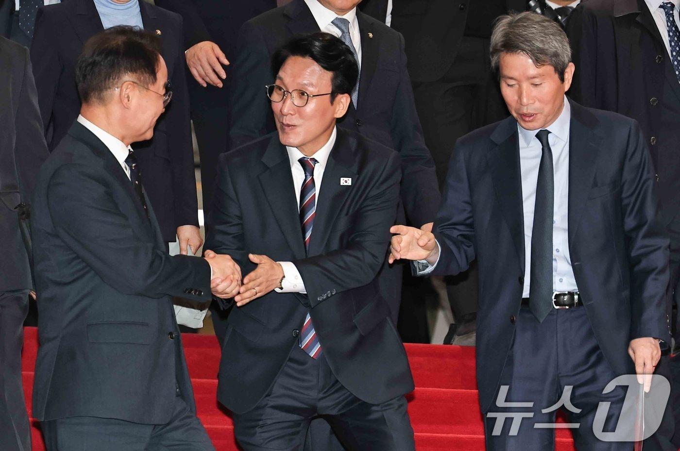 김민석 국무총리가 지난 4일 서울 여의도 국회에서 열린 2026년도 예산안 및 기금운용계획안에 대한 정부의 시정연설이 끝난 후 회의장을 나서고 있다. 2025.11.4/뉴스1 ⓒ News1 국회사진기자단