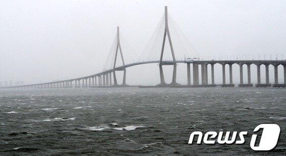 본문 이미지 - 송도와 영종도를 잇는 인천대교 2012.8.28/뉴스1 ⓒ News1 이명근 기자