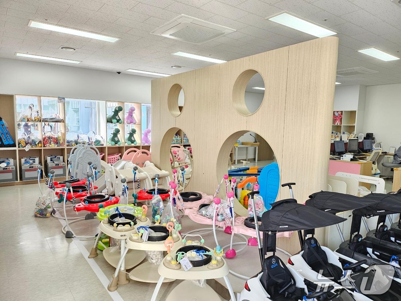 본문 이미지 - 전북 익산시 금강동에 위치한 &#39;수도산 장난감 도서관&#39; 모습.&#40;익산시 제공. 재판매 및 DB 금지&#41;