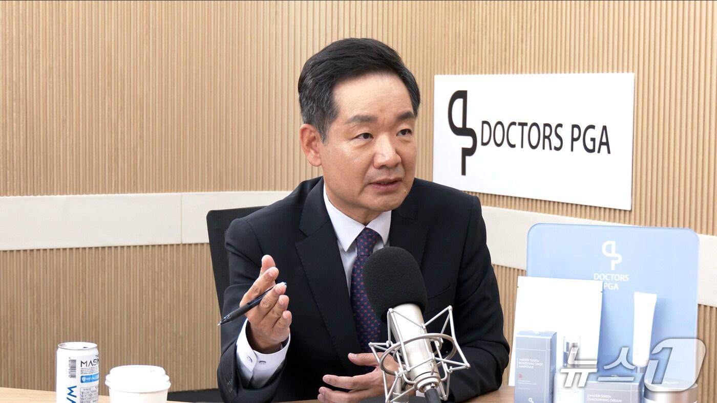 김상일 정치평론가가 4일 뉴스1TV '팩트앤뷰'에 출연해 질문에 답하고 있다.(뉴스1TV '팩트앤뷰' 캡처)