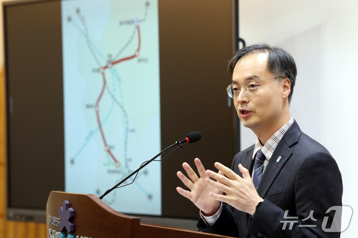 이복원 충북도 경제부지사 CTX 민자적격성 심사 관련 브리핑&#40;충북도 제공. 재판매 및 DB금지&#41;/뉴스1