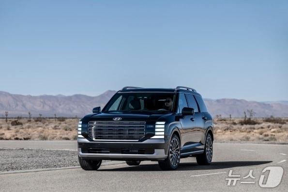 본문 이미지 -  미국에서 판매 중인 현대차의 준대형 SUV 팰리세이드 하이브리드.&#40;현대차 제공&#41;