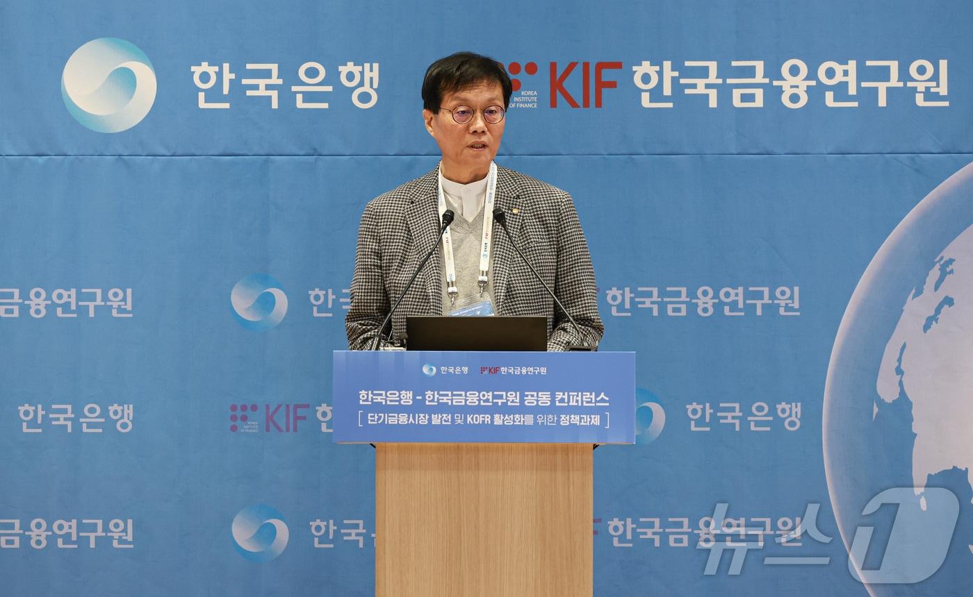 이창용 한국은행 총재가 4일 오후 서울 중구 한국은행에서 열린 단기금융시장 발전 및 KOFR 활성화를 위한 공동컨퍼런스에서 개회사를 하고 있다. &#40;한국은행 제공. 재판매 및 DB금지&#41; 2025.11.4/뉴스1